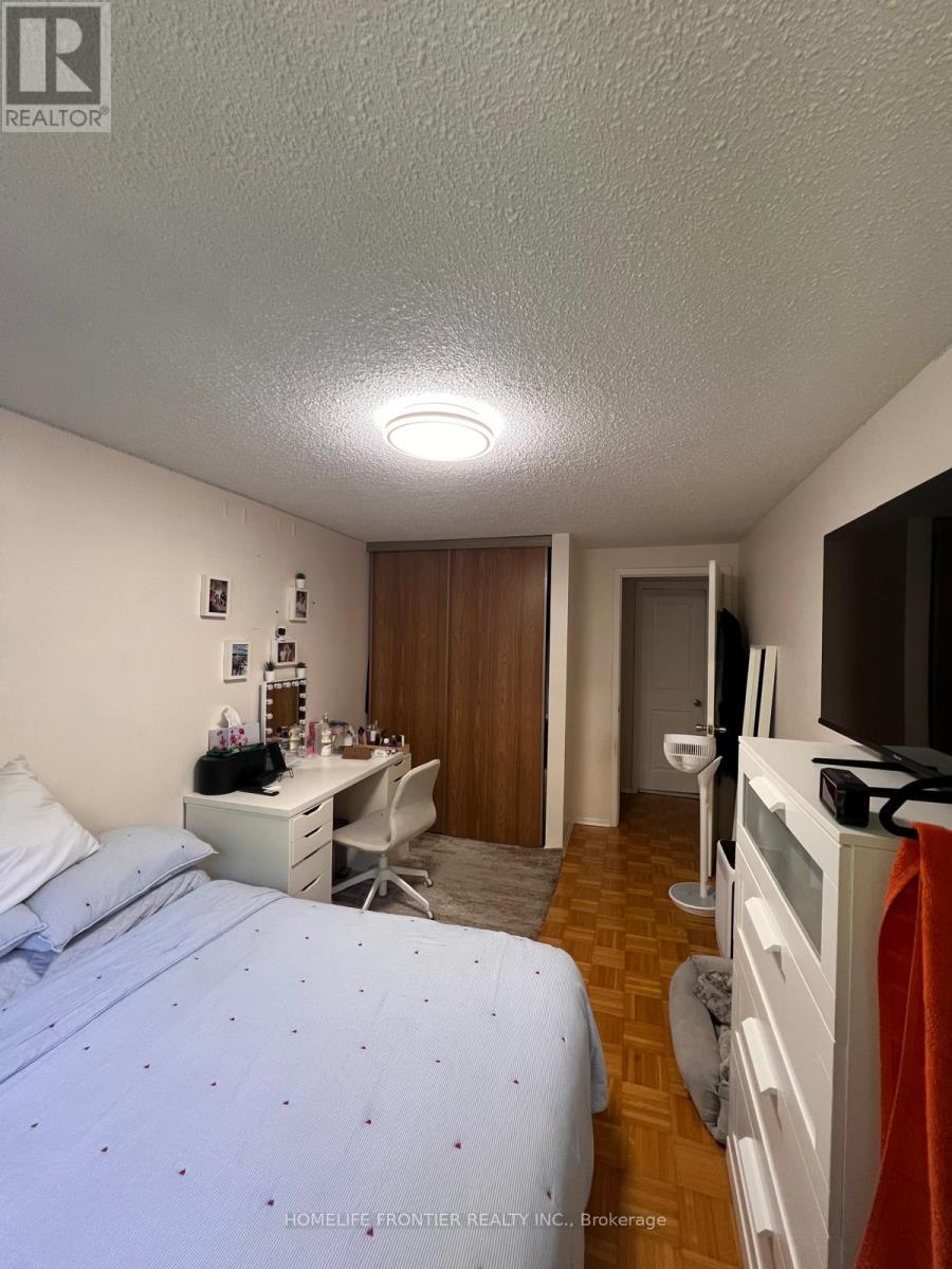 32 Bradworthy Court, Toronto, Ontario  M1B 2S7 - Photo 8 - E12457868
