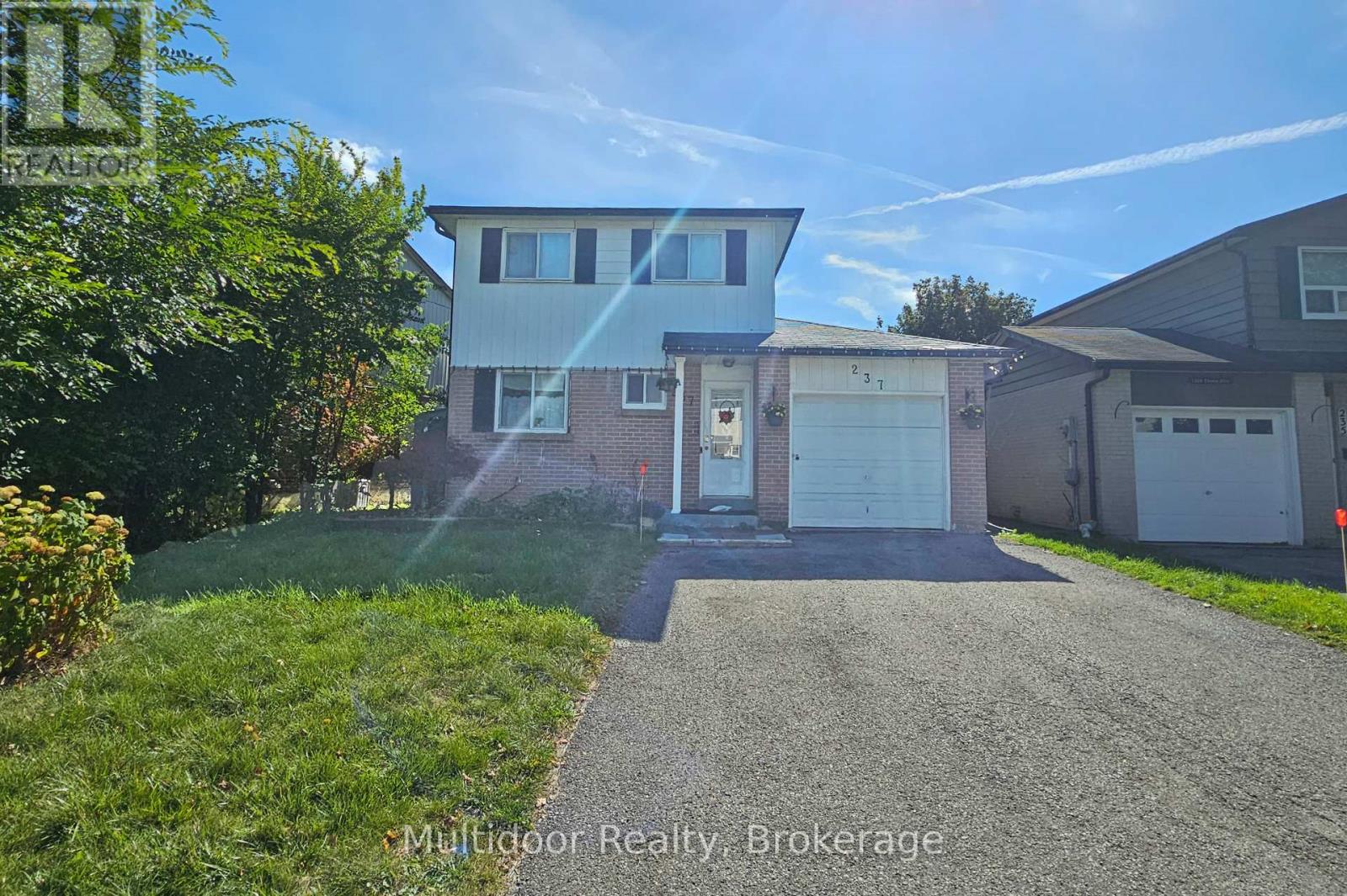 237 THOMS CRESCENT, Newmarket, Ontario