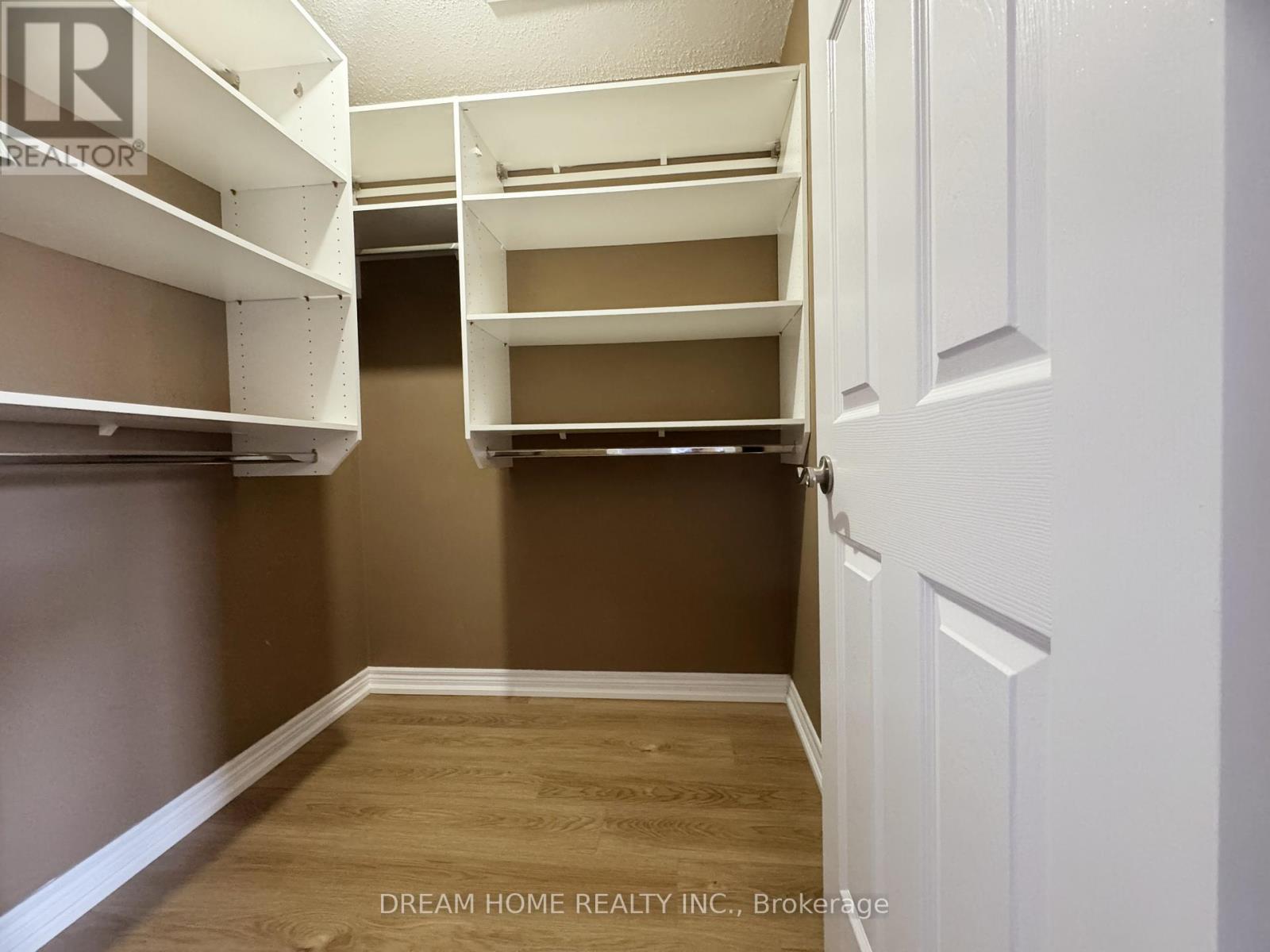 110 Autumn Hill Boulevard, Vaughan, Ontario  L4J 8Z1 - Photo 10 - N12457859
