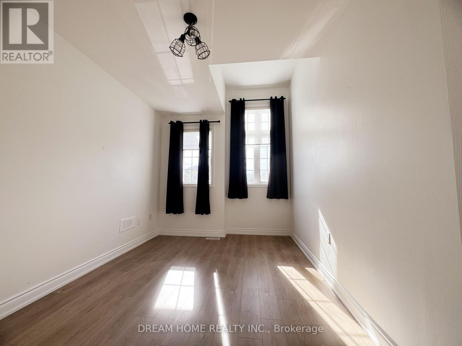 110 Autumn Hill Boulevard, Vaughan, Ontario  L4J 8Z1 - Photo 12 - N12457859