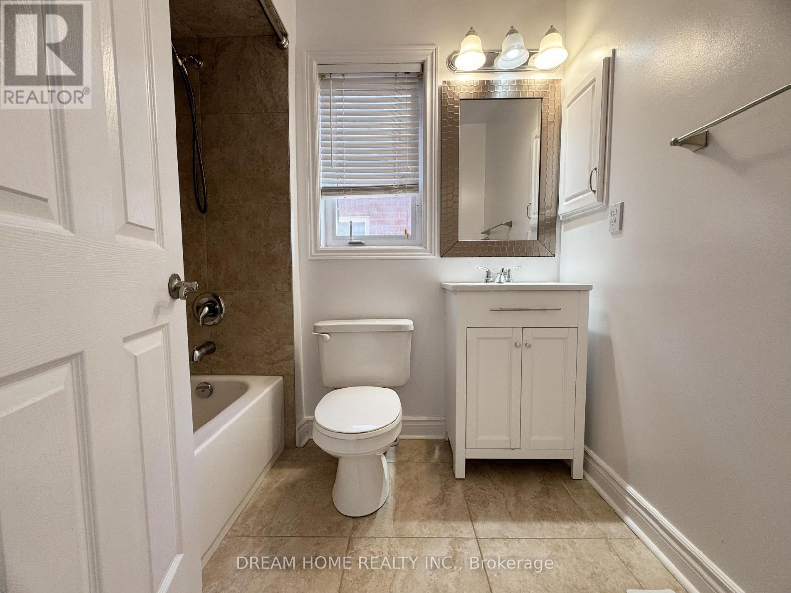 110 Autumn Hill Boulevard, Vaughan, Ontario  L4J 8Z1 - Photo 16 - N12457859
