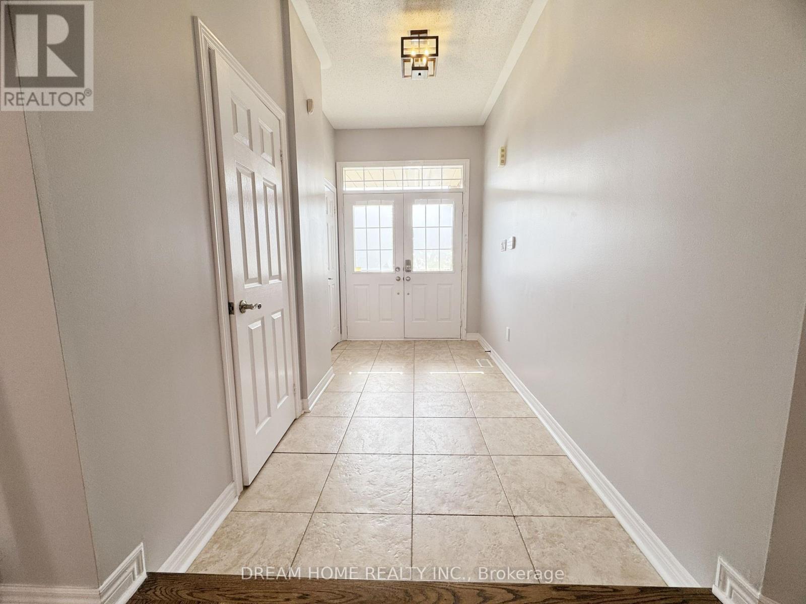 110 Autumn Hill Boulevard, Vaughan, Ontario  L4J 8Z1 - Photo 4 - N12457859