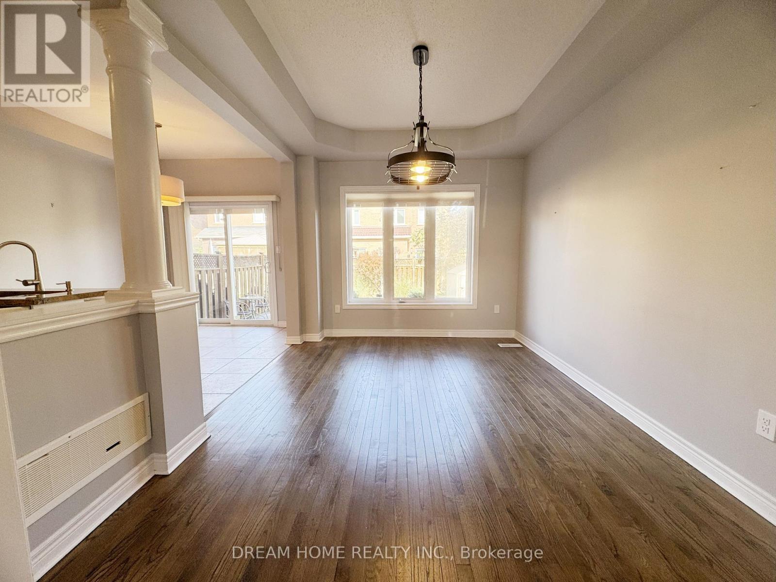 110 Autumn Hill Boulevard, Vaughan, Ontario  L4J 8Z1 - Photo 5 - N12457859