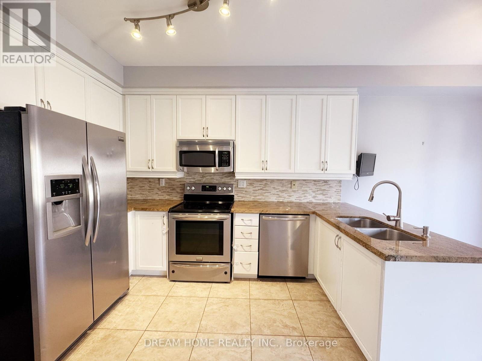 110 Autumn Hill Boulevard, Vaughan, Ontario  L4J 8Z1 - Photo 6 - N12457859