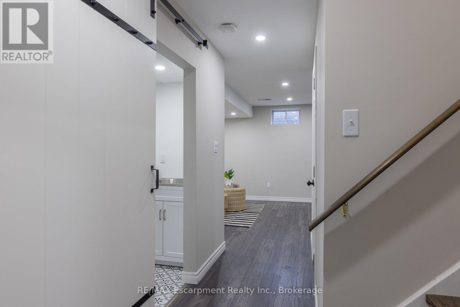 65 Fairwood Place, Burlington, Ontario  L7T 1E4 - Photo 18 - W12457882