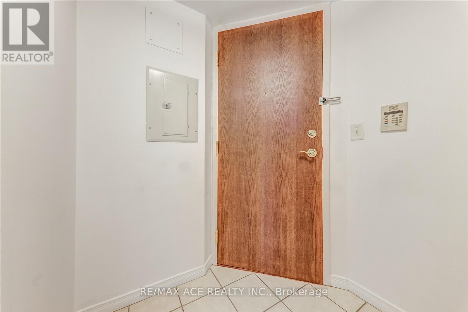 1803 - 2545 Erin Centre Boulevard, Mississauga, Ontario  L5M 6Z9 - Photo 12 - W12457850