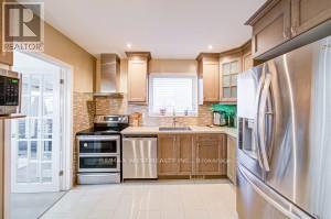 21 Lakeland Drive, Toronto, Ontario  M9V 1M8 - Photo 19 - W12457860