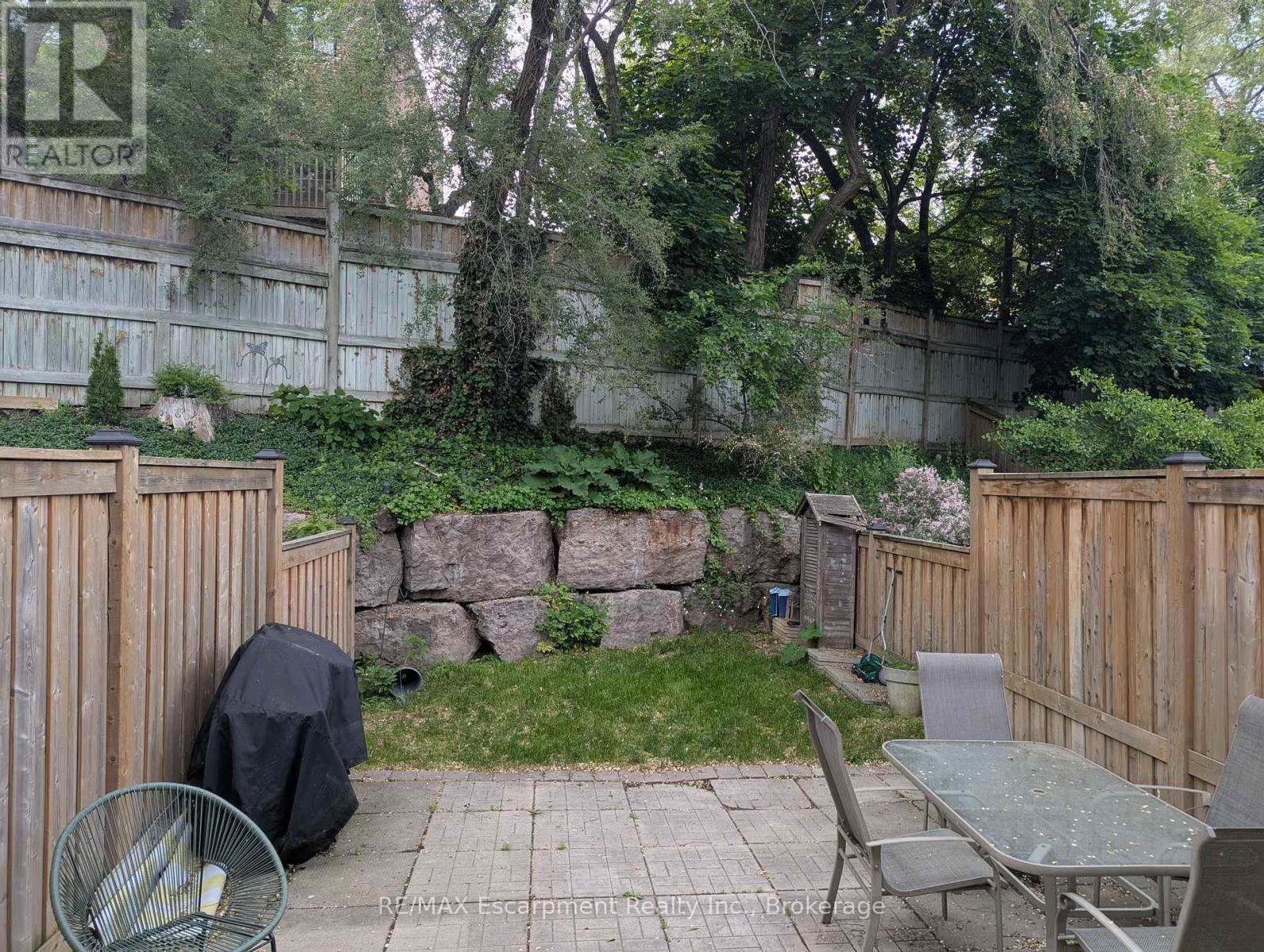 65 Fairwood Place, Burlington, Ontario  L7T 1E4 - Photo 23 - W12457882