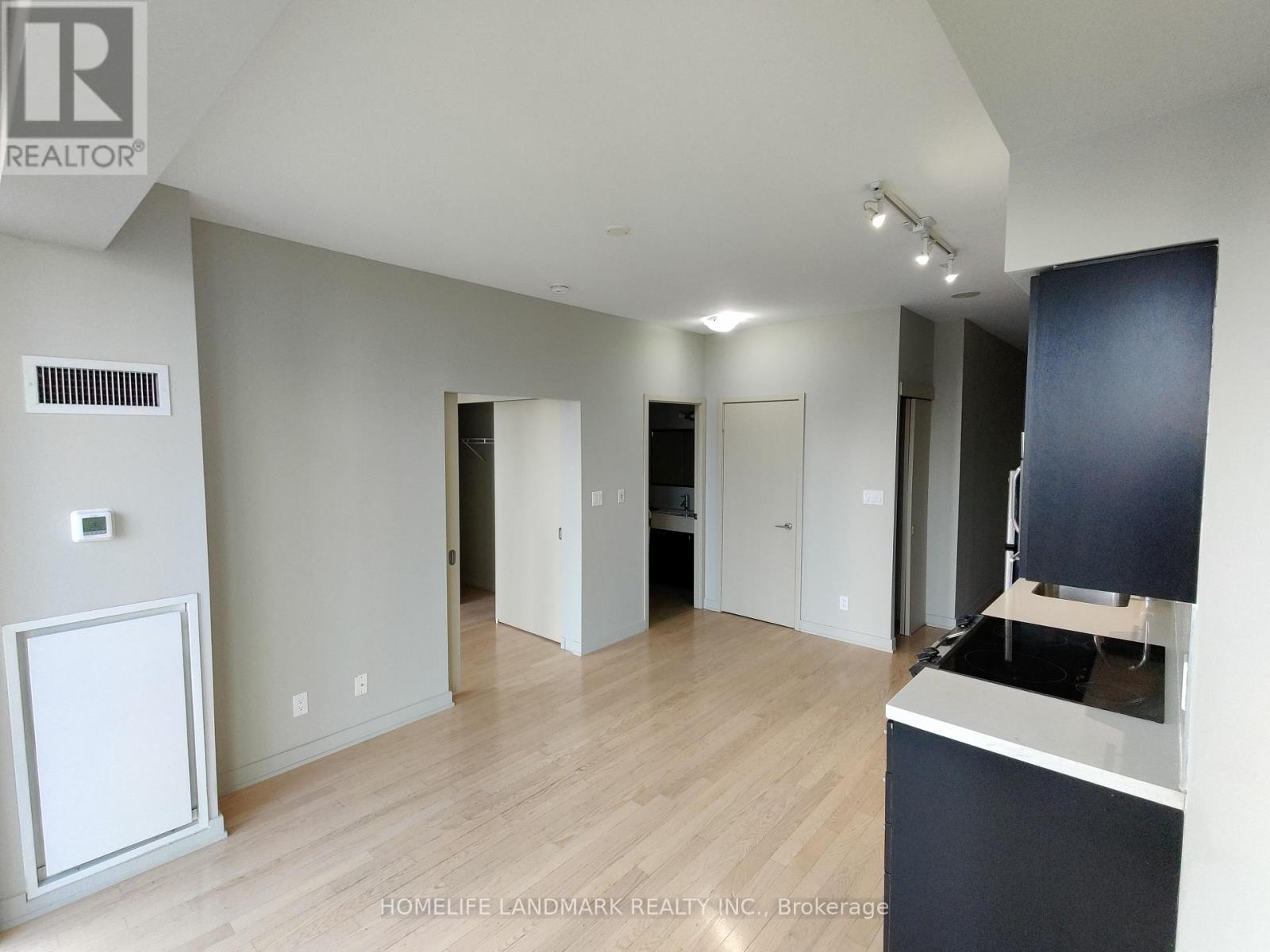 3109 - 126 Simcoe Street, Toronto, Ontario  M5H 4E6 - Photo 3 - C12457896
