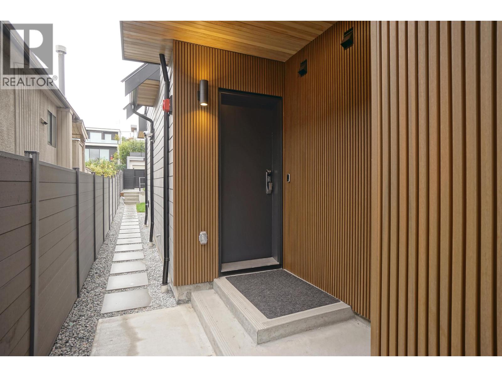 2 3460 W 14th Avenue, Vancouver, British Columbia  V6R 2W1 - Photo 2 - R3056703