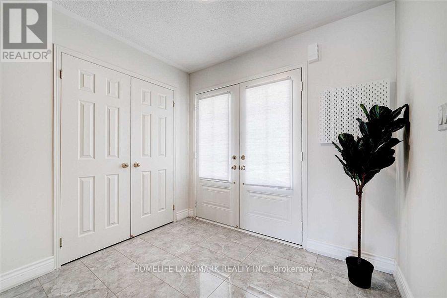 14 Hartney Drive, Richmond Hill, Ontario  L4S 0J8 - Photo 3 - N12457889