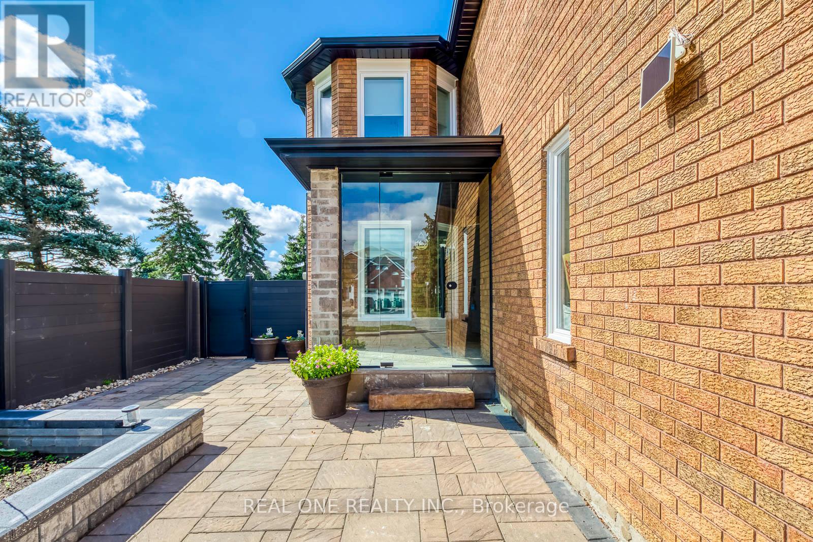 6150 Duford Drive, Mississauga, Ontario  L5V 1A6 - Photo 2 - W12457869