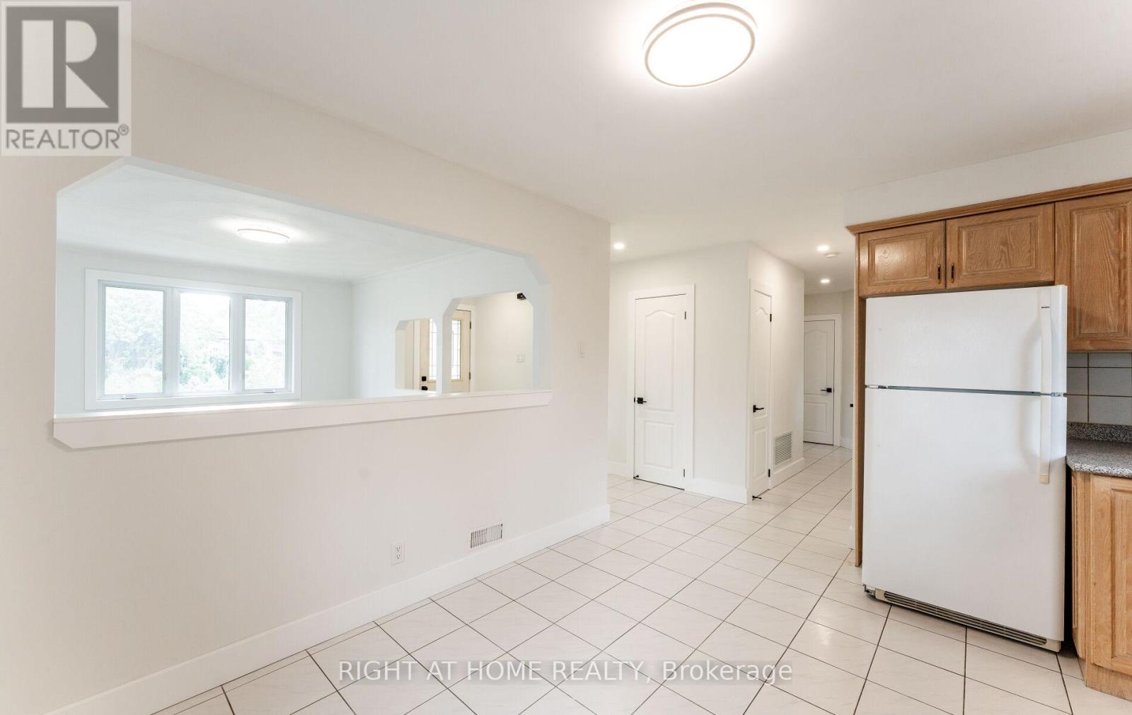 22 Pleasant Home Boulevard, Toronto, Ontario  M3M 2B5 - Photo 11 - W12457875
