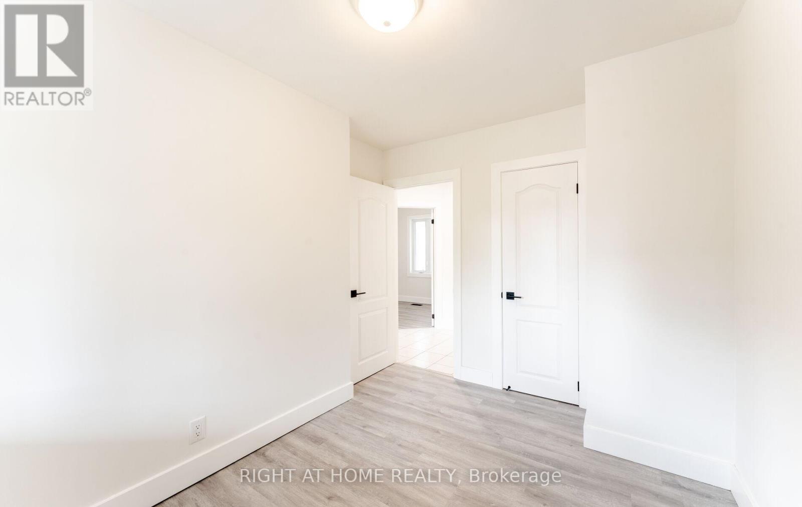 22 Pleasant Home Boulevard, Toronto, Ontario  M3M 2B5 - Photo 14 - W12457875
