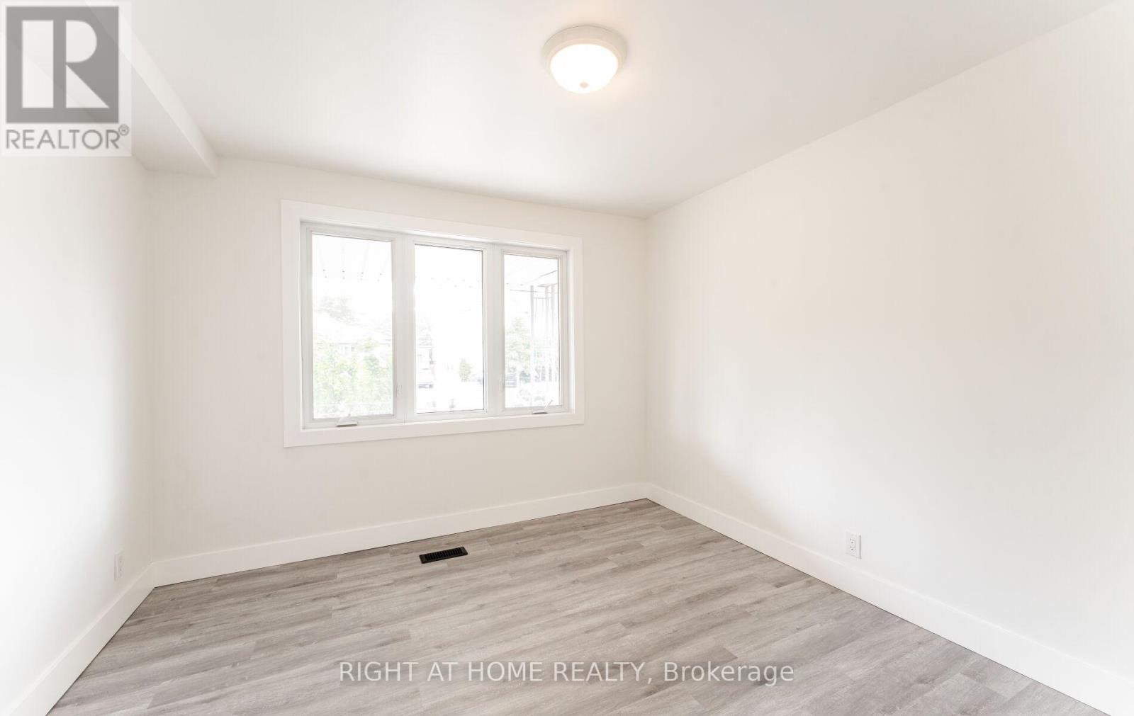 22 Pleasant Home Boulevard, Toronto, Ontario  M3M 2B5 - Photo 16 - W12457875