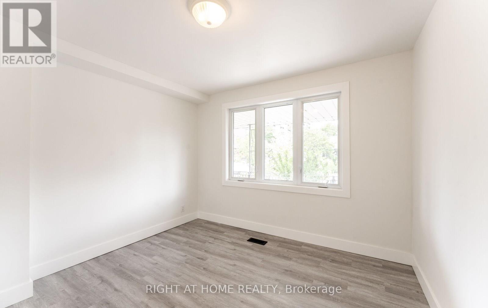 22 Pleasant Home Boulevard, Toronto, Ontario  M3M 2B5 - Photo 17 - W12457875