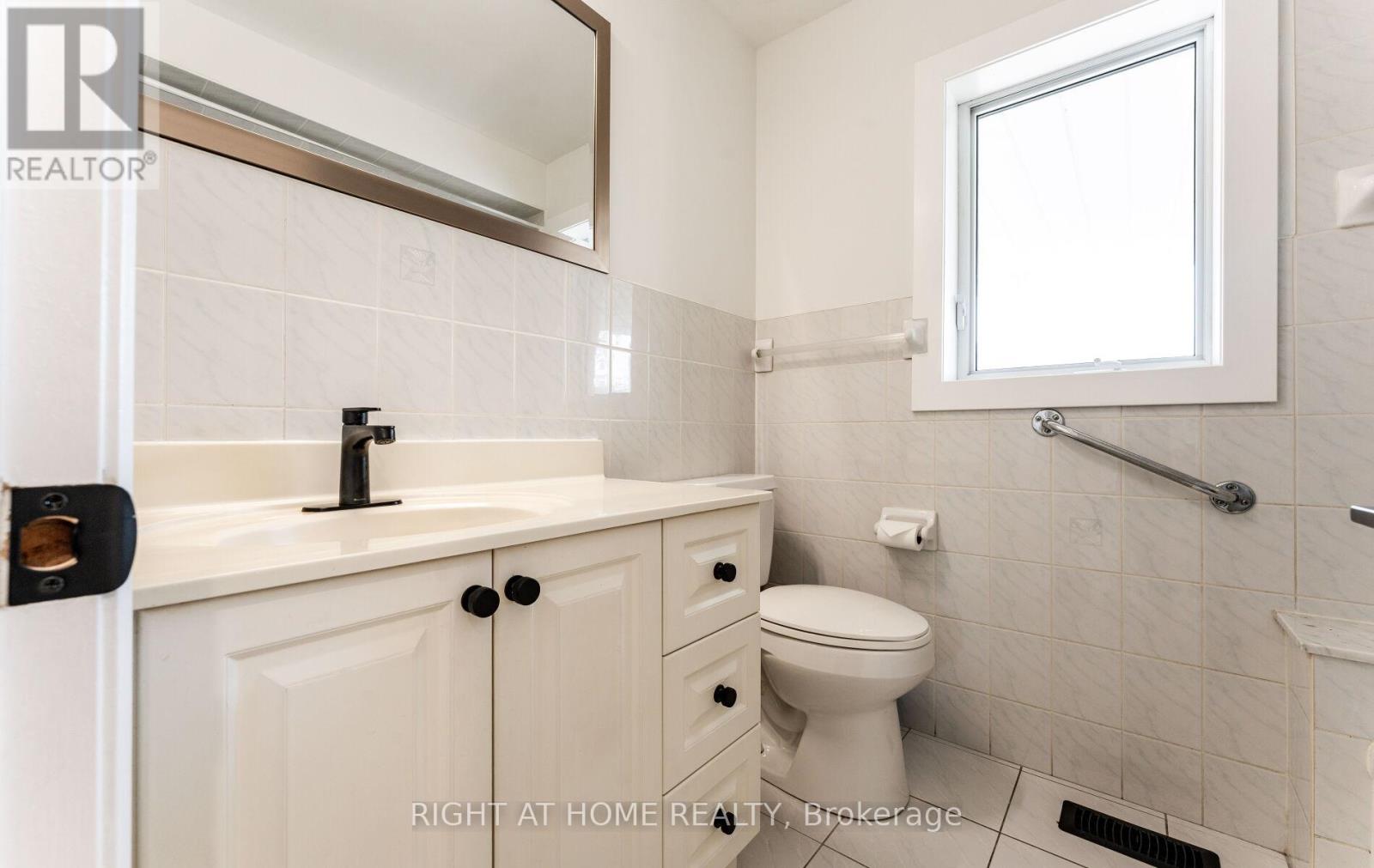 22 Pleasant Home Boulevard, Toronto, Ontario  M3M 2B5 - Photo 18 - W12457875