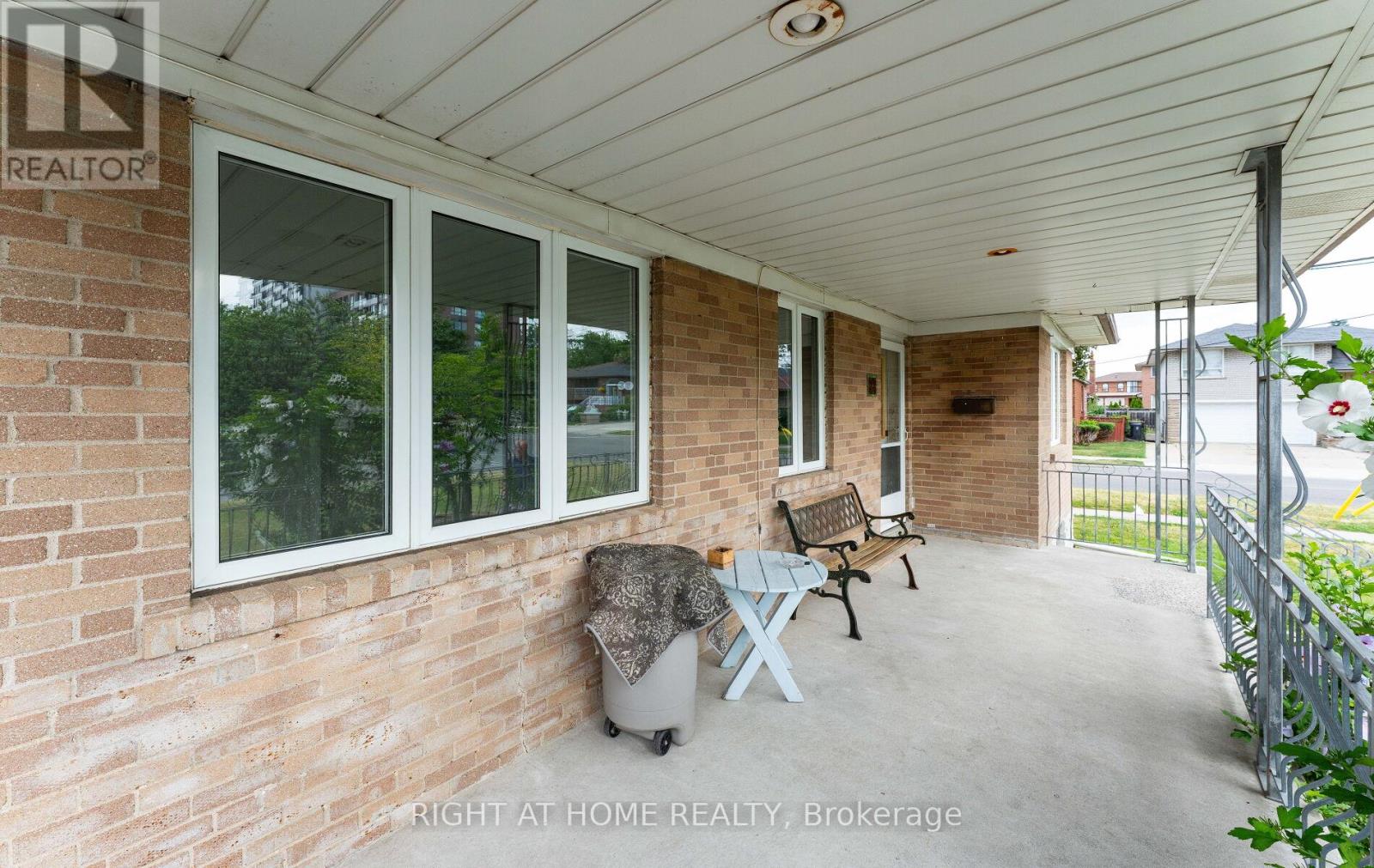 22 Pleasant Home Boulevard, Toronto, Ontario  M3M 2B5 - Photo 2 - W12457875