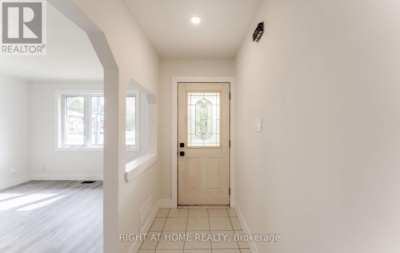 22 Pleasant Home Boulevard, Toronto, Ontario  M3M 2B5 - Photo 3 - W12457875