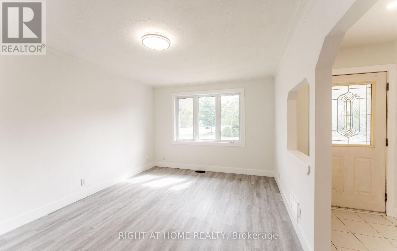 22 Pleasant Home Boulevard, Toronto, Ontario  M3M 2B5 - Photo 6 - W12457875