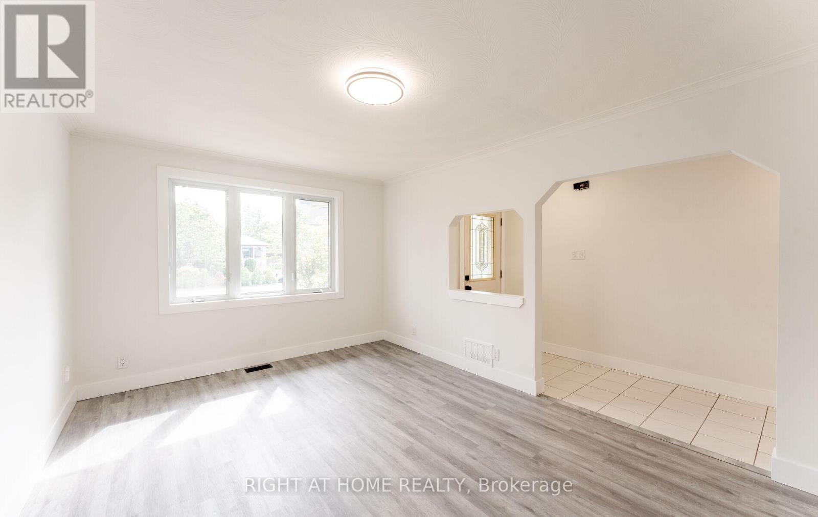 22 Pleasant Home Boulevard, Toronto, Ontario  M3M 2B5 - Photo 7 - W12457875