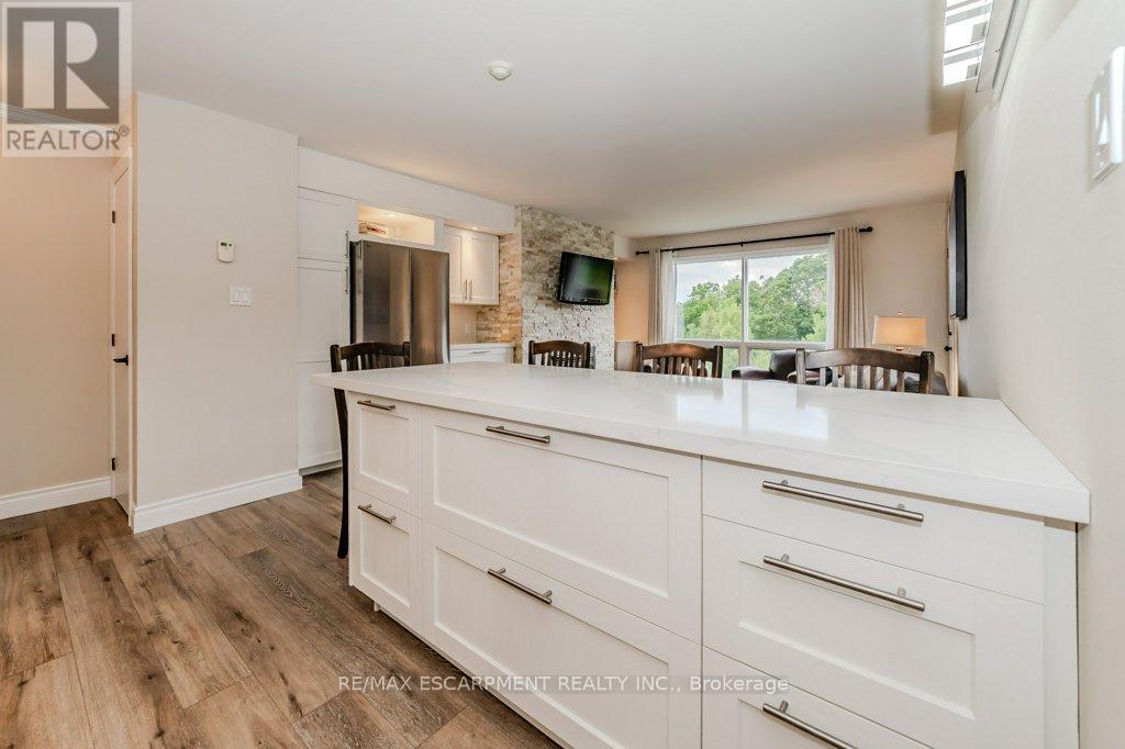 54-305 - 1235 Deerhurst Drive, Huntsville, Ontario  P1H 2E8 - Photo 11 - X12457887