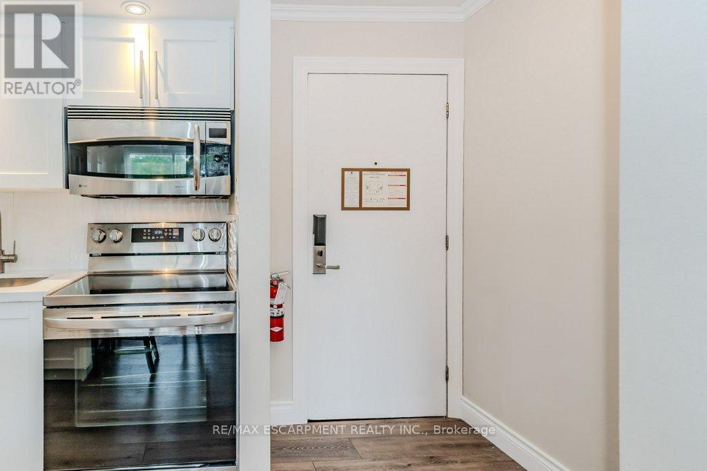 54-305 - 1235 Deerhurst Drive, Huntsville, Ontario  P1H 2E8 - Photo 4 - X12457887