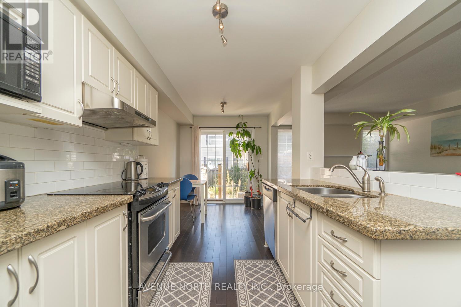 103 Osnabrook Private, Ottawa, Ontario  K2J 0G7 - Photo 11 - X12457909