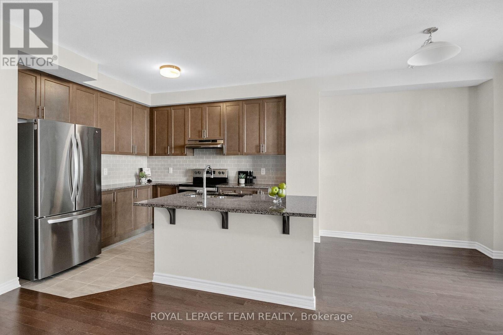 548 Flagstaff Drive, Ottawa, Ontario  K2J 6T5 - Photo 10 - X12457914