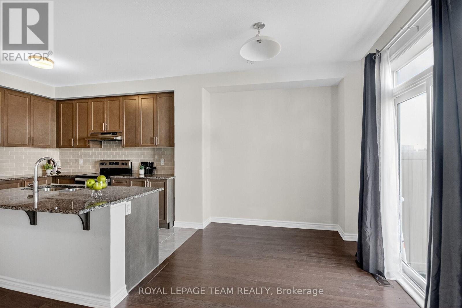 548 Flagstaff Drive, Ottawa, Ontario  K2J 6T5 - Photo 13 - X12457914