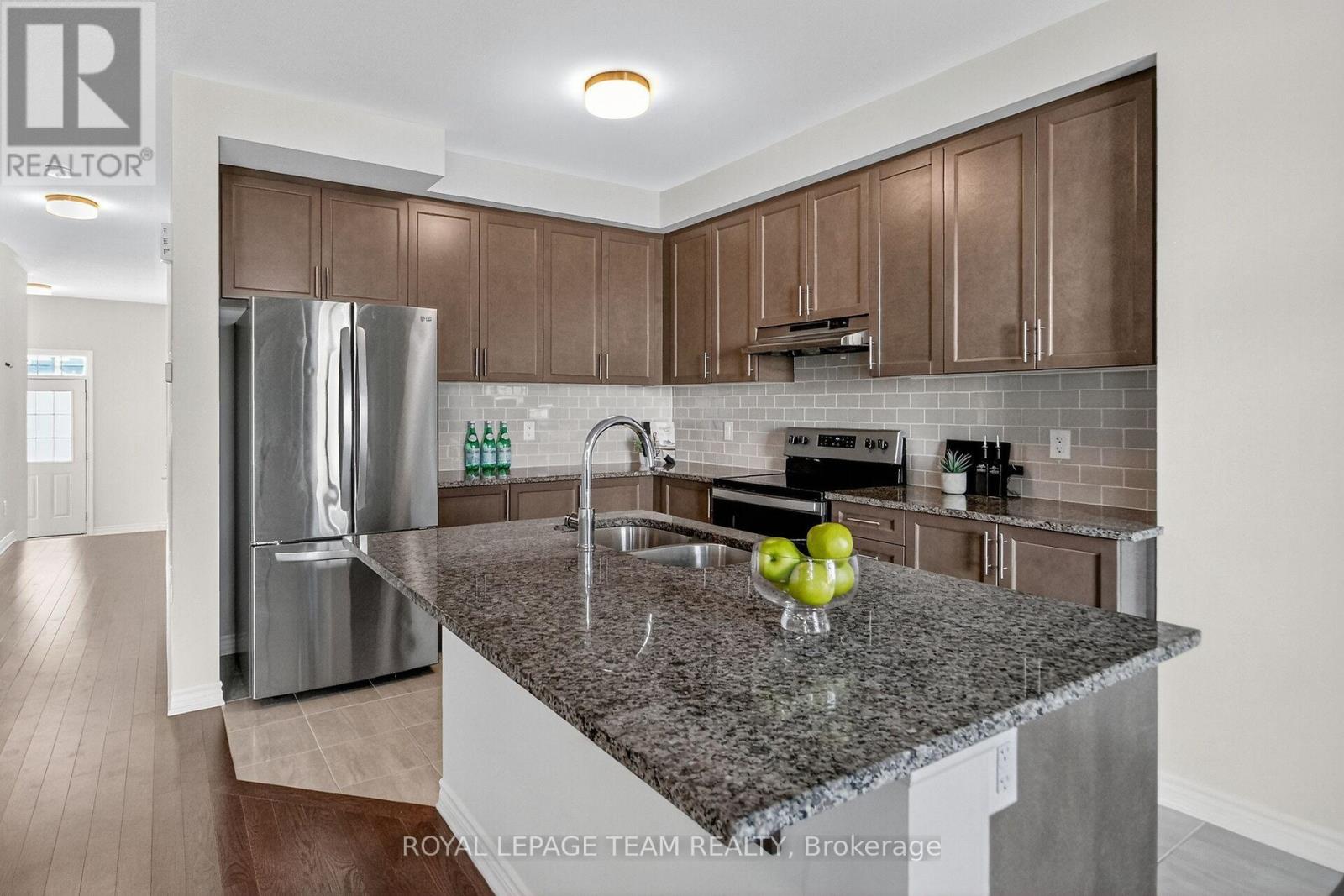 548 Flagstaff Drive, Ottawa, Ontario  K2J 6T5 - Photo 16 - X12457914
