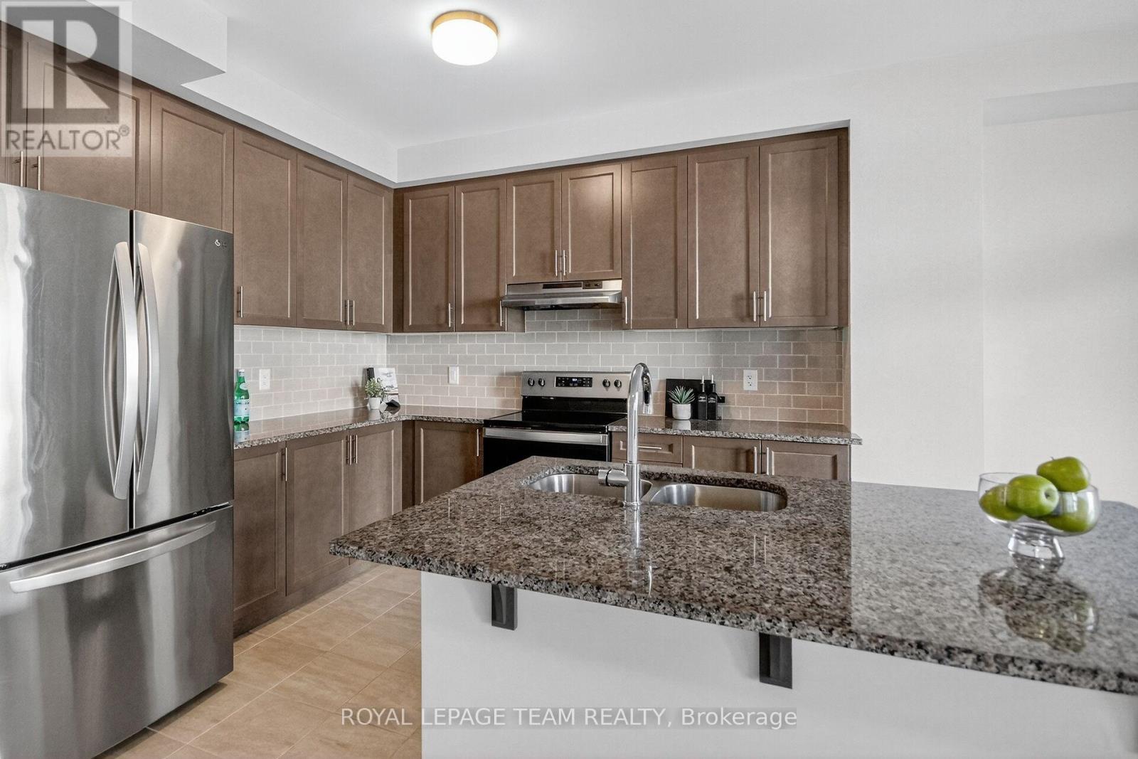 548 Flagstaff Drive, Ottawa, Ontario  K2J 6T5 - Photo 17 - X12457914