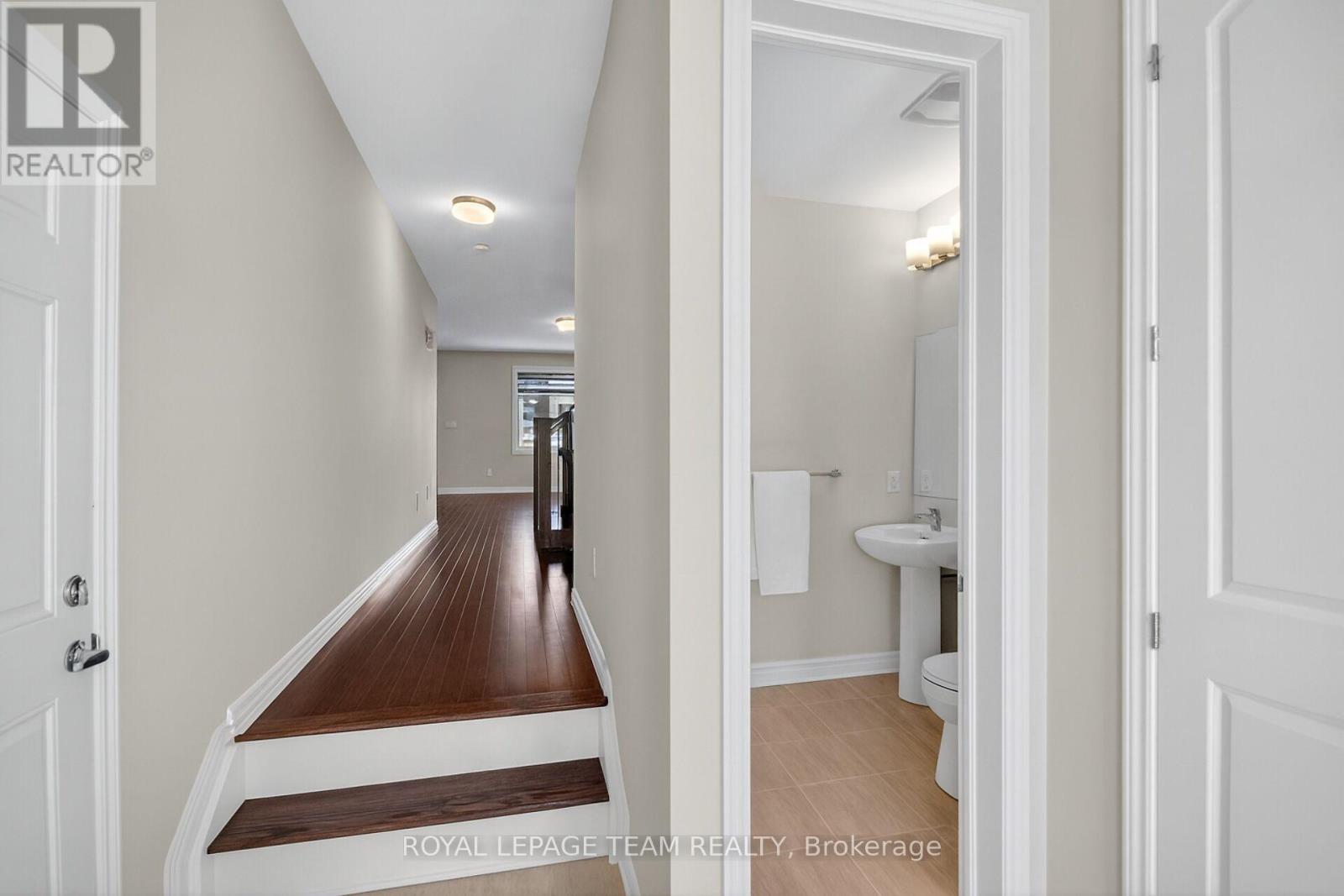 548 Flagstaff Drive, Ottawa, Ontario  K2J 6T5 - Photo 4 - X12457914