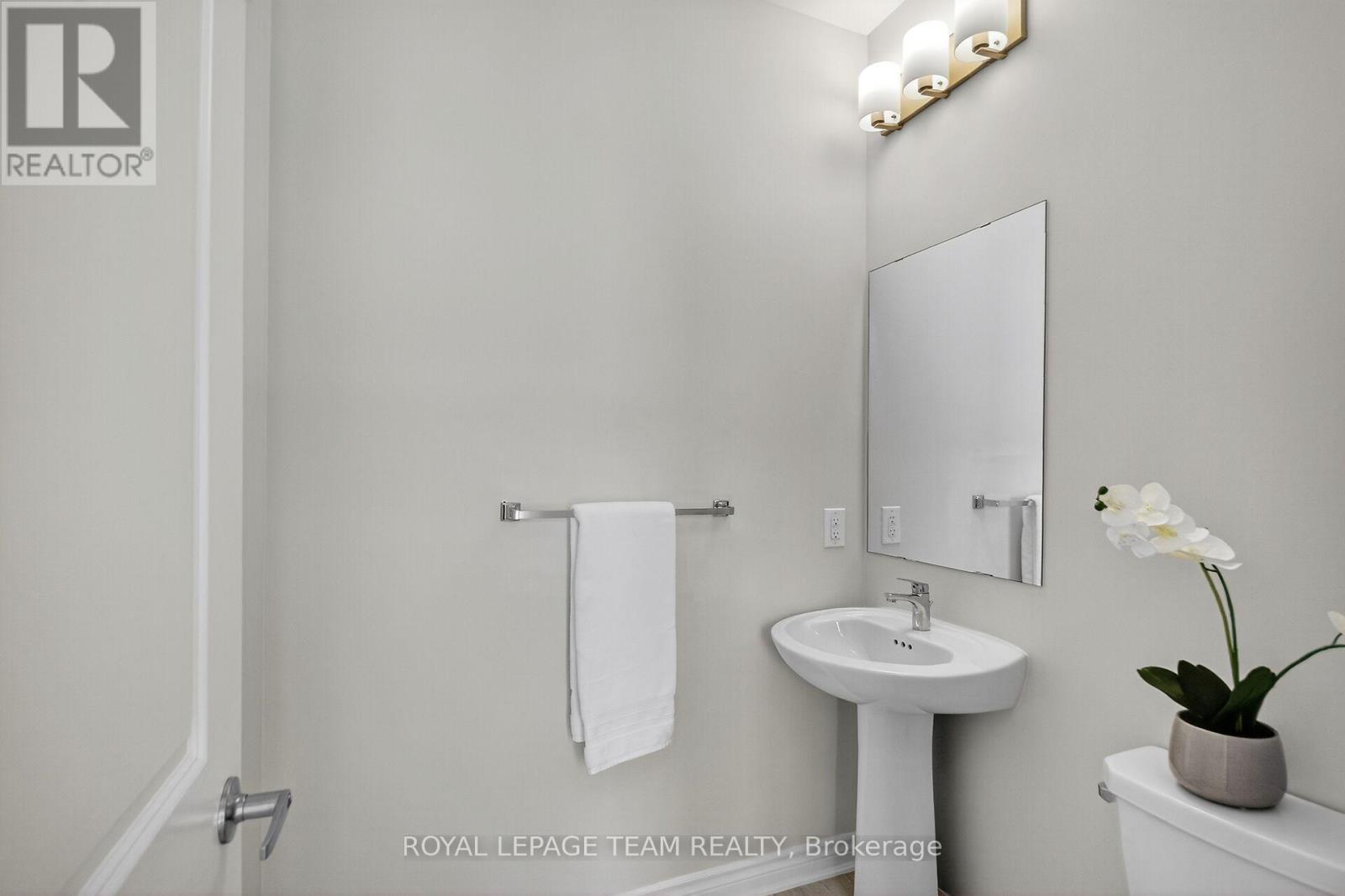 548 Flagstaff Drive, Ottawa, Ontario  K2J 6T5 - Photo 5 - X12457914