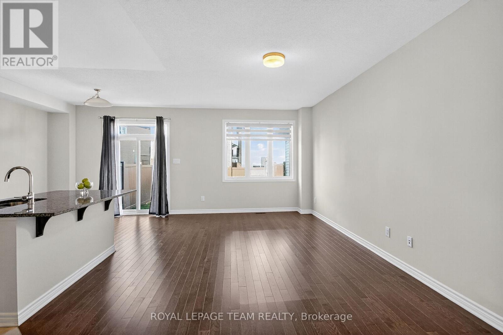 548 Flagstaff Drive, Ottawa, Ontario  K2J 6T5 - Photo 7 - X12457914