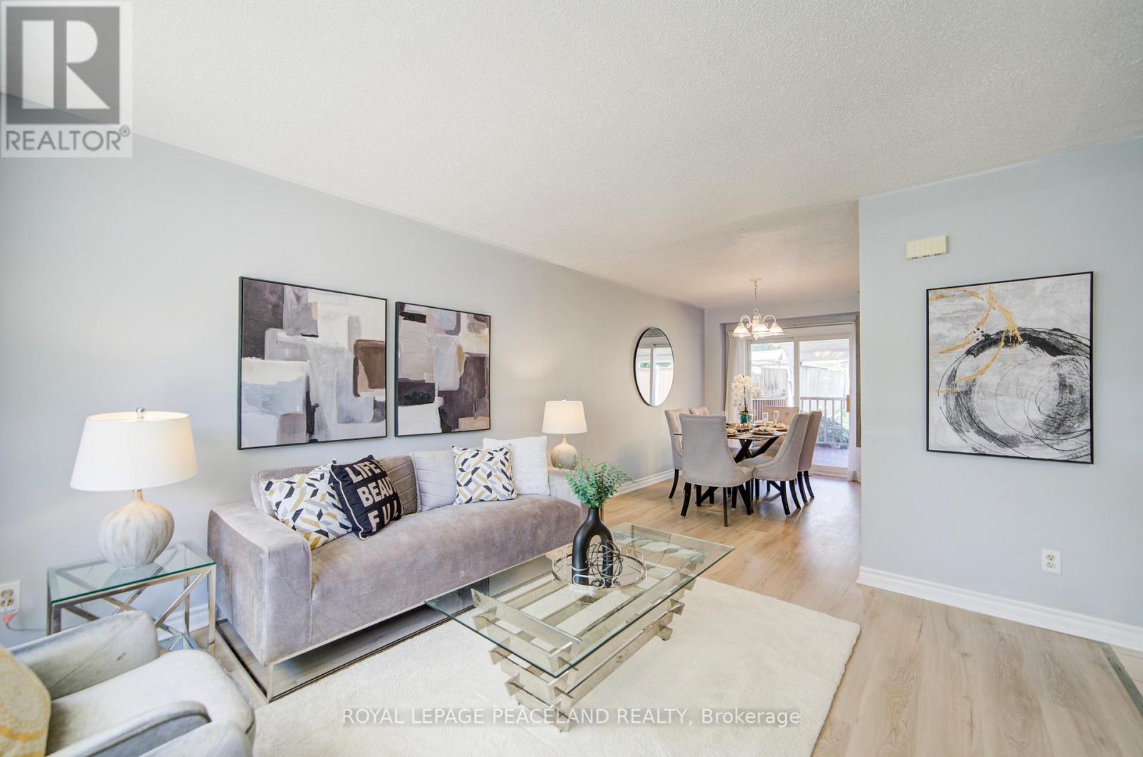 718 Eaglemount Crescent, Mississauga, Ontario  L5C 1N9 - Photo 11 - W12373874