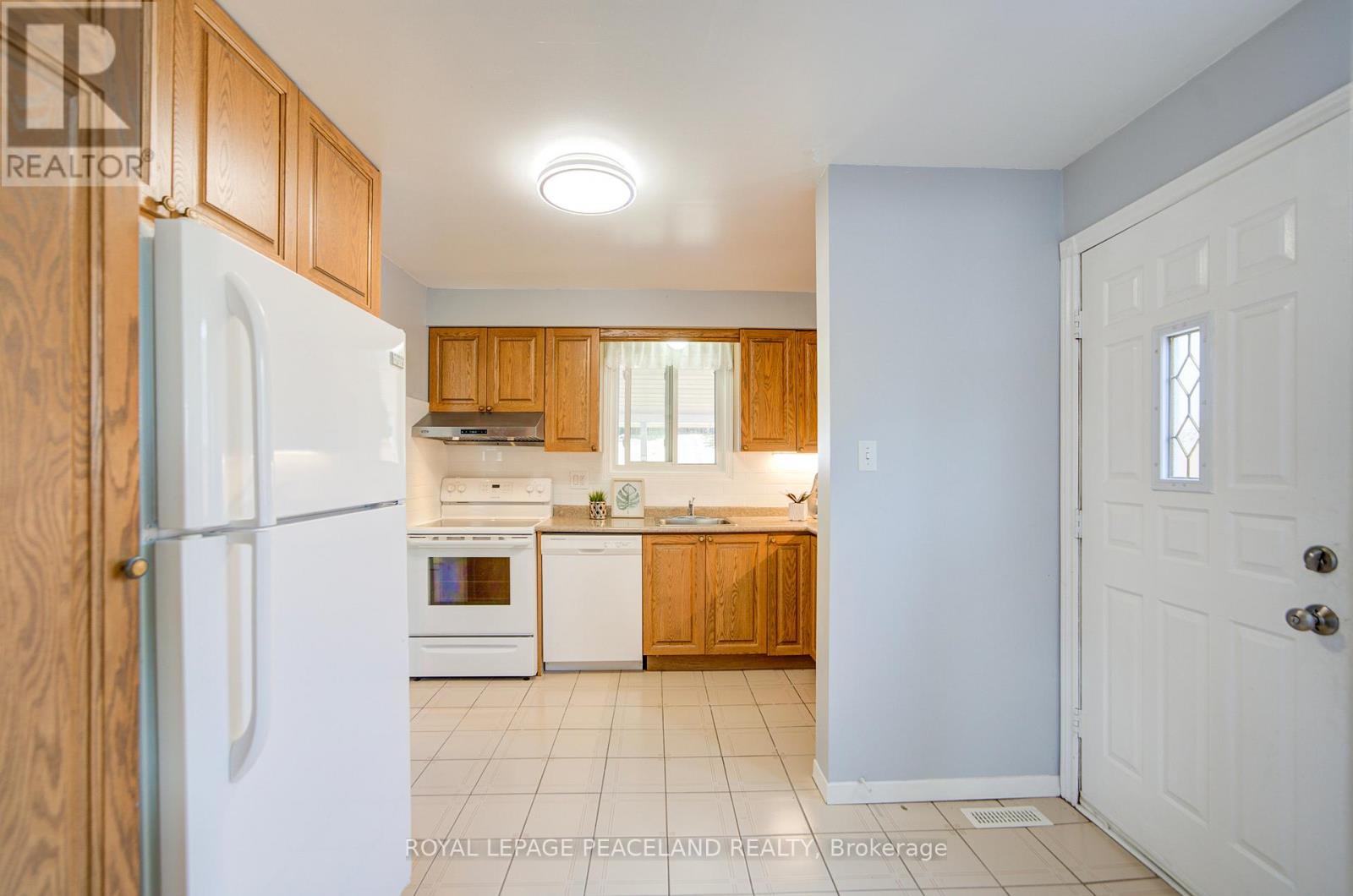 718 Eaglemount Crescent, Mississauga, Ontario  L5C 1N9 - Photo 16 - W12373874