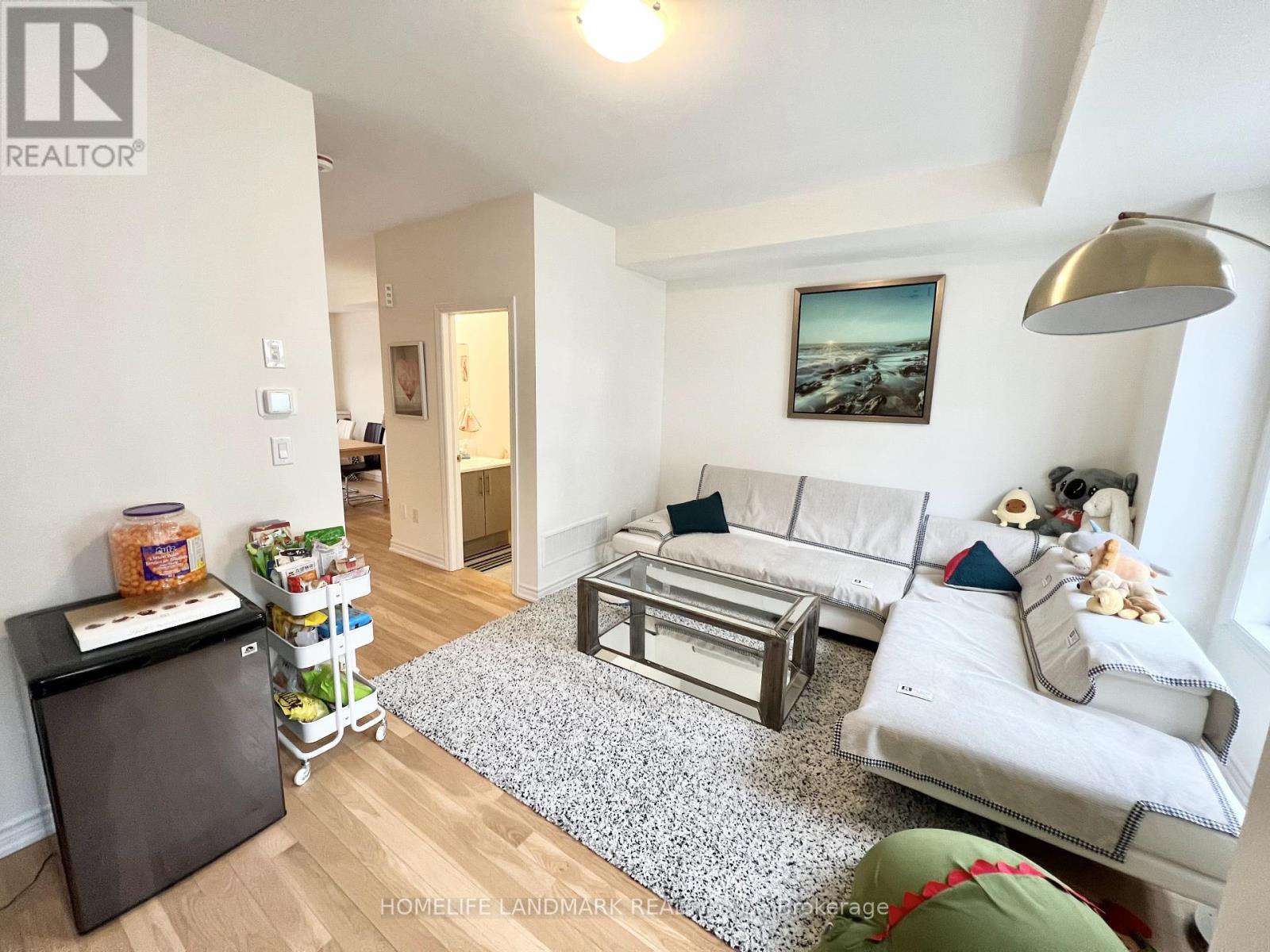 71 Massachusetts Lane, Markham, Ontario  L6E 2C1 - Photo 4 - N12435808