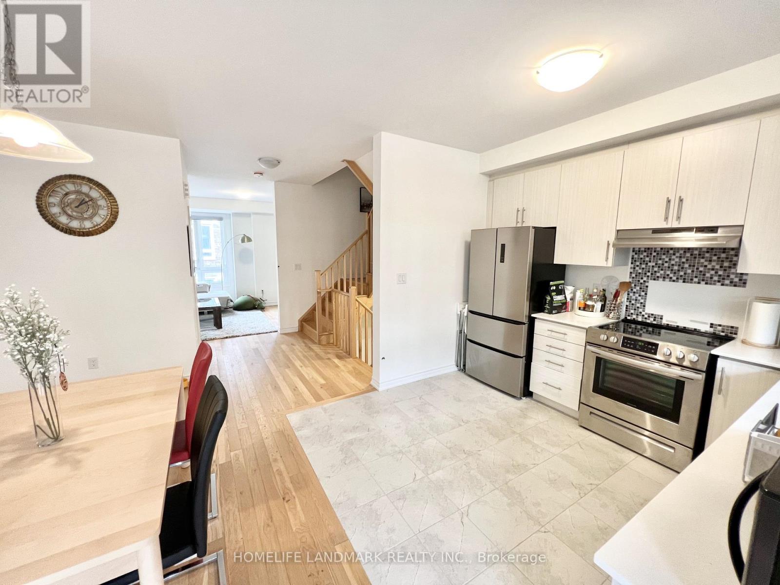 71 Massachusetts Lane, Markham, Ontario  L6E 2C1 - Photo 6 - N12435808
