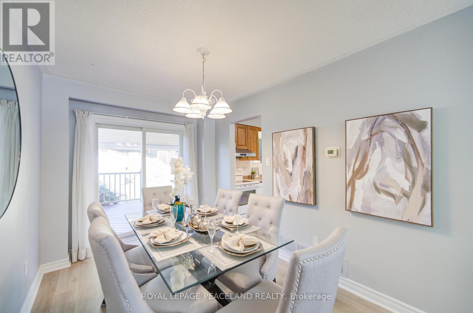 718 Eaglemount Crescent, Mississauga, Ontario  L5C 1N9 - Photo 13 - W12373874