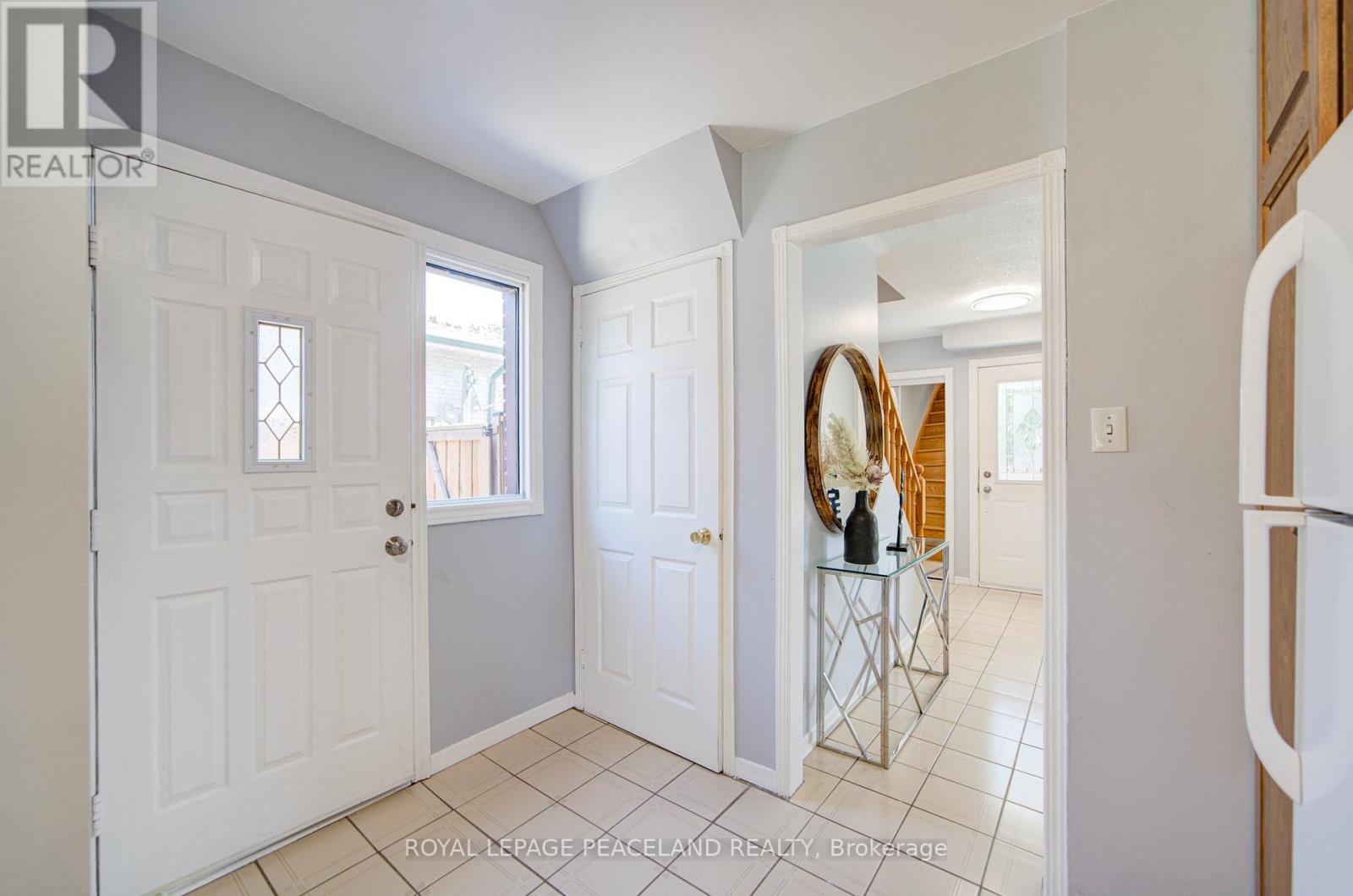 718 Eaglemount Crescent, Mississauga, Ontario  L5C 1N9 - Photo 17 - W12373874