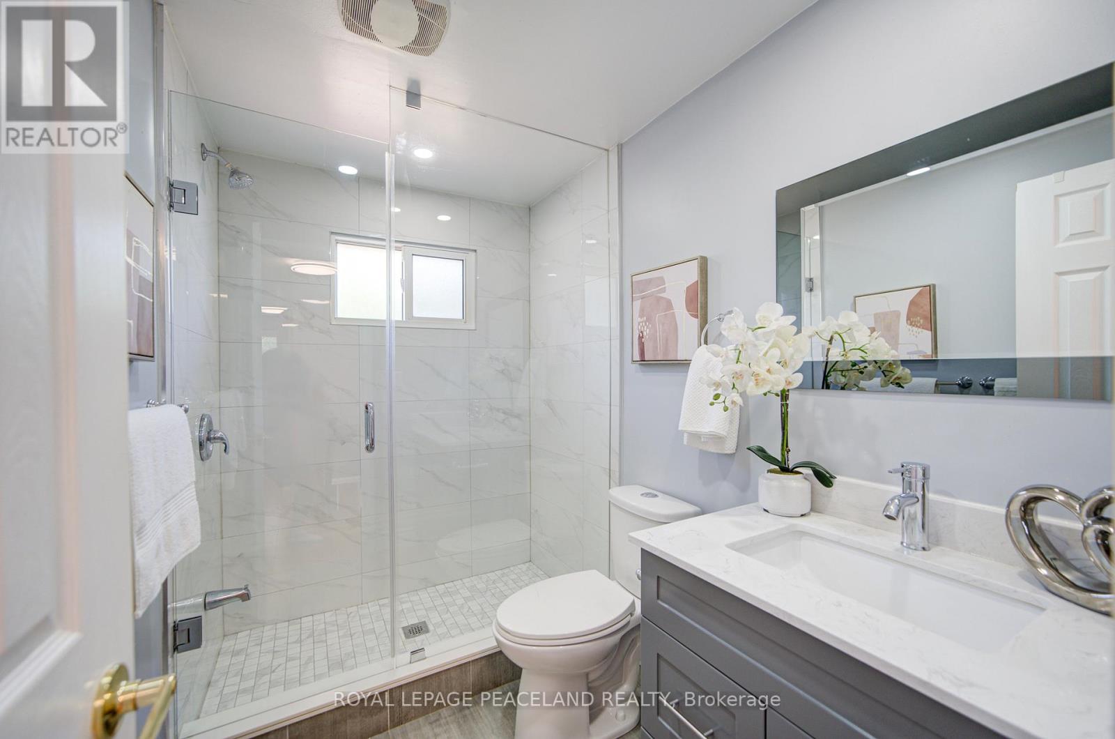 718 Eaglemount Crescent, Mississauga, Ontario  L5C 1N9 - Photo 34 - W12373874