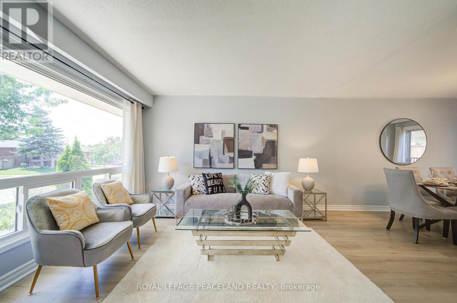 718 Eaglemount Crescent, Mississauga, Ontario  L5C 1N9 - Photo 4 - W12373874