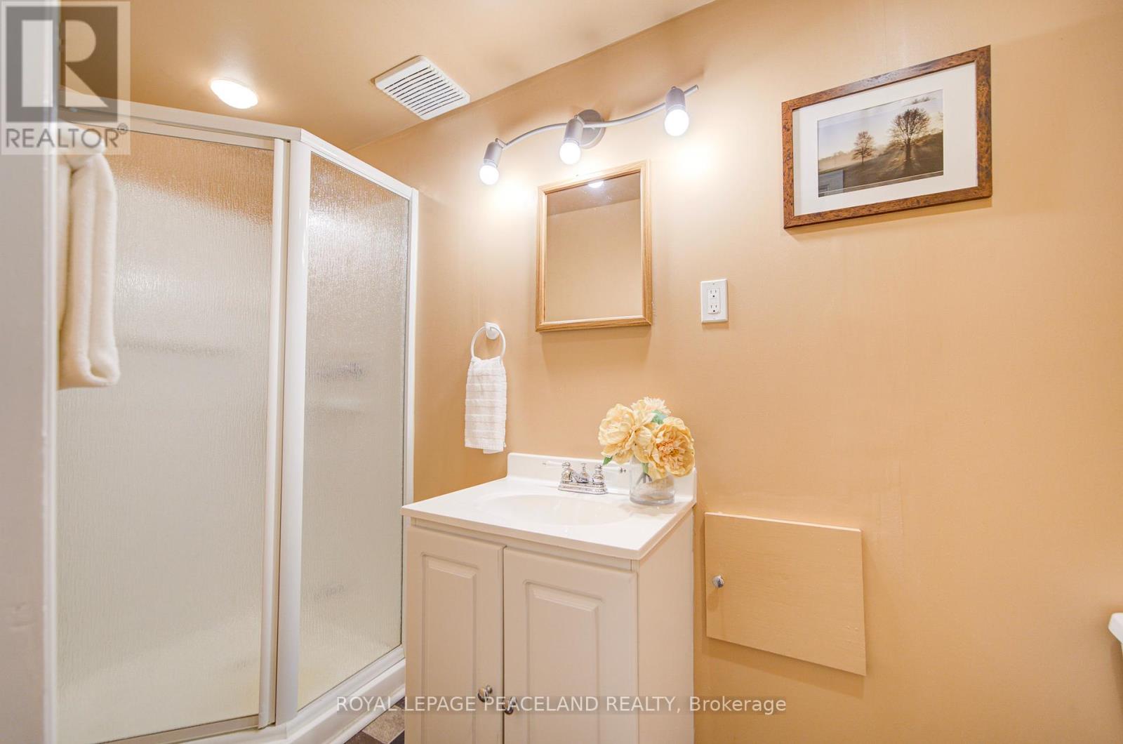 718 Eaglemount Crescent, Mississauga, Ontario  L5C 1N9 - Photo 43 - W12373874