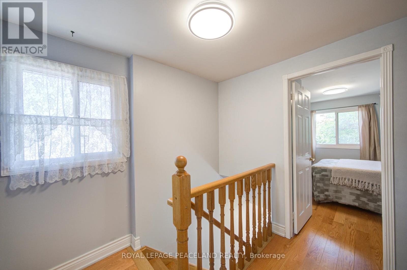 718 Eaglemount Crescent, Mississauga, Ontario  L5C 1N9 - Photo 22 - W12373874