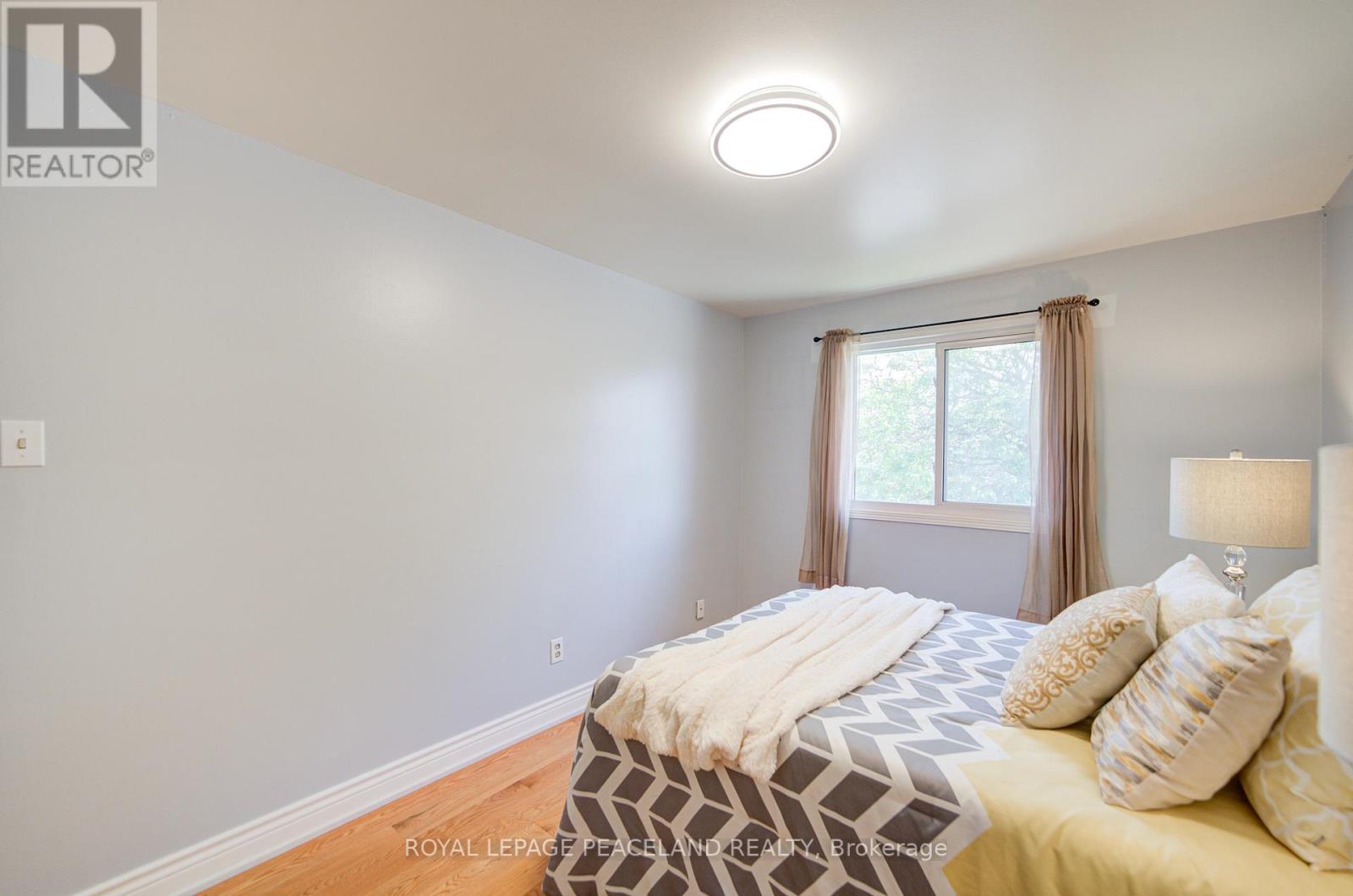 718 Eaglemount Crescent, Mississauga, Ontario  L5C 1N9 - Photo 31 - W12373874