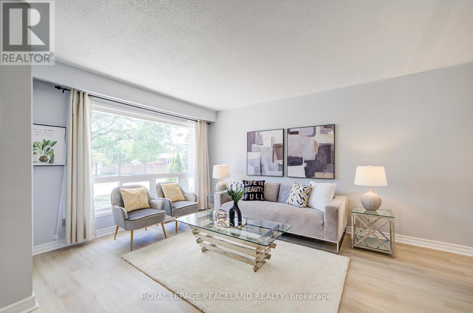 718 Eaglemount Crescent, Mississauga, Ontario  L5C 1N9 - Photo 5 - W12373874