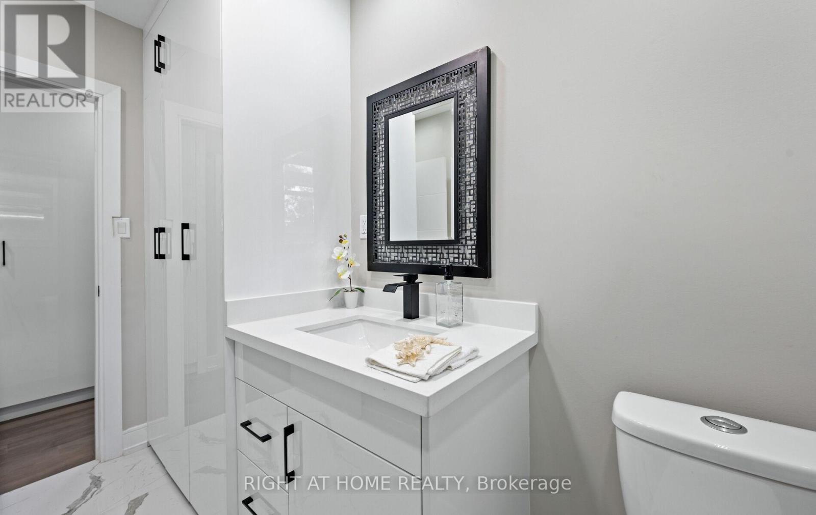 1395 Niels Avenue, Burlington, Ontario  L7P 2E6 - Photo 23 - W12457903