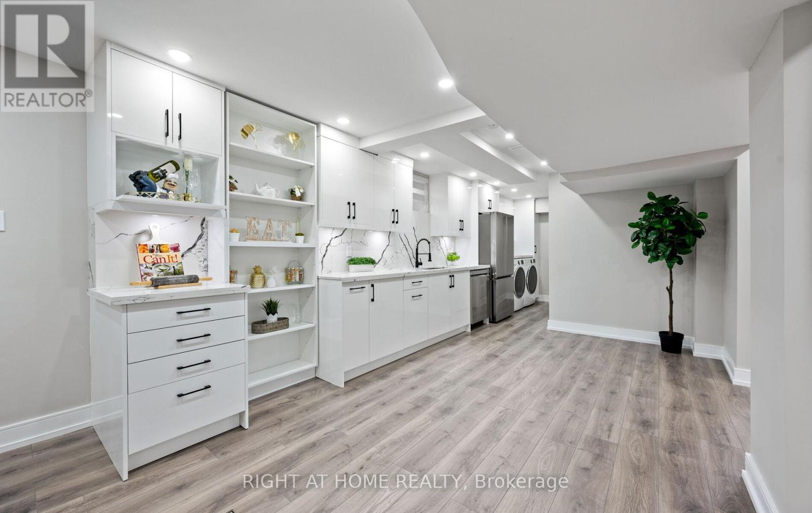 1395 Niels Avenue, Burlington, Ontario  L7P 2E6 - Photo 33 - W12457903