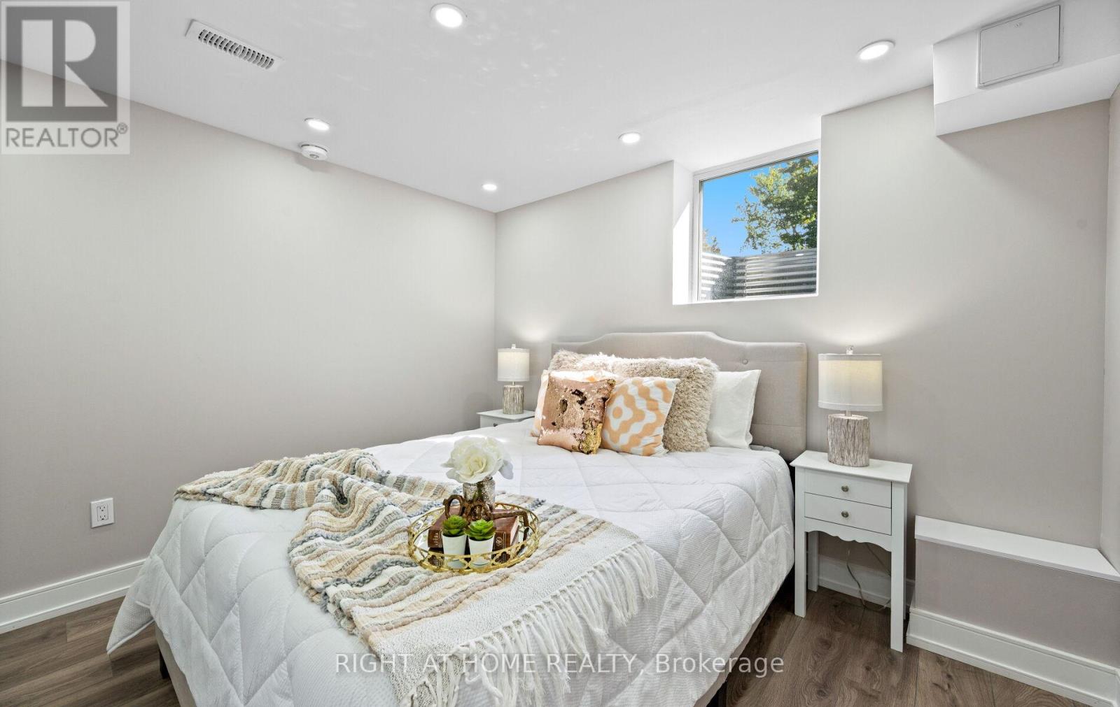 1395 Niels Avenue, Burlington, Ontario  L7P 2E6 - Photo 41 - W12457903